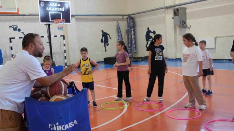 Balıkesir'de özel çocuklar, parkeye çıktı; deneyimli koçlarla antrenman yaptı (2)