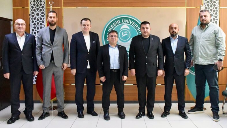 Balıkesirspor Yönetiminden Balıkesir Üniversitesi'ne Ziyaret