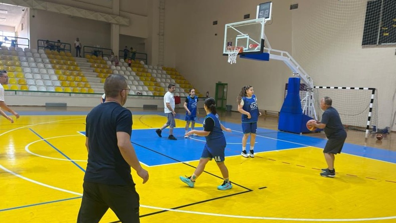 Burhaniye’de Babalar Günü’ne özel basketbol turnuvası