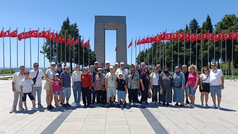 Burhaniyeliler Büyükşehir desteğiyle Çanakkale ziyareti yaptı