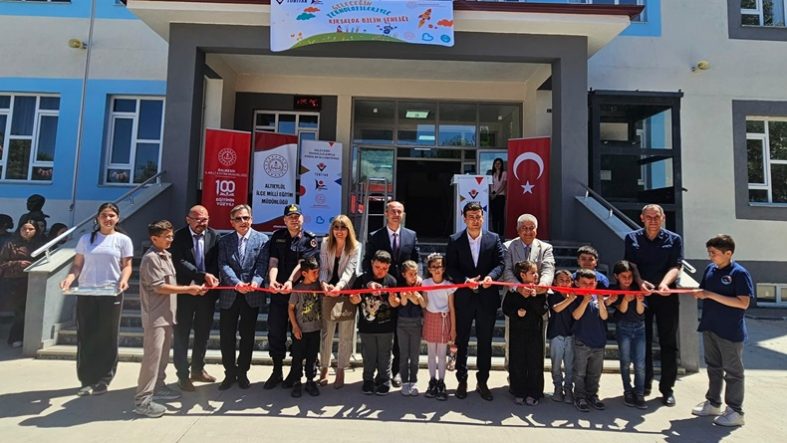 Dursunbey’de Köy Okulunda Bilim ve Teknoloji Seferberliği (1)