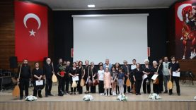 Edremit'te Bağlama Kursiyerlerinden Unutulmaz Müzik Gecesi