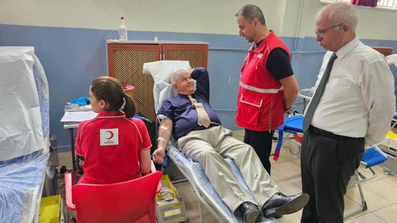 Karesi'de 'Kanpanya' ile eğitimciler kan bağışını yaptı