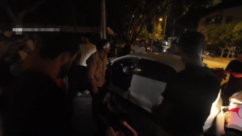 Antalya’da otomobiller kavşakta çarpıştı: 2 yaralı
