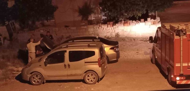 Araç motoruna giren kedi kurtarıldı