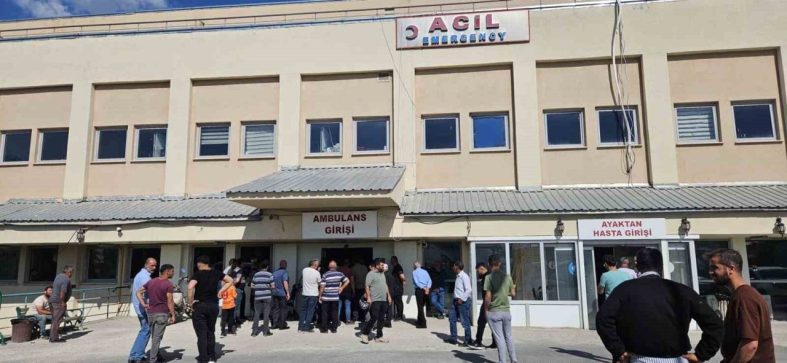 Bulanık’ta minibüs ile motosiklet çarpıştı: 1 ölü, 1 yaralı