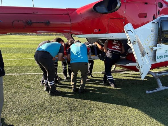Çatalca’da yamaç paraşütü kayalıklara çarptı, 1’i çocuk 2 kişi yaralandı