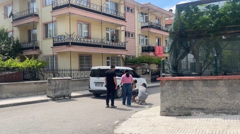 Çorum’da genç kadın tartıştığı anne ve babasını bıçakla rehin aldı