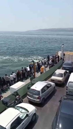 Feribottan denize düşen kişiye büfe çalışanından hayat kurtaran müdahale