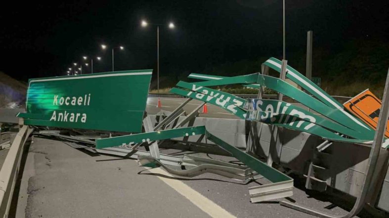 Kuzey Marmara Otoyolu’nda kamyonun açılan damperi tabelaya çarptı: Kapanan yol trafiğe açıldı
