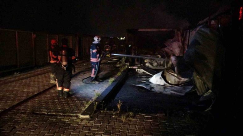 Malatya’da korkutan yangın: Ofis olarak kullanılan konteynerler kullanılamaz hale geldi