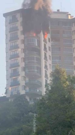 Rize’de yangın çıkan ev kullanılamaz hale geldi
