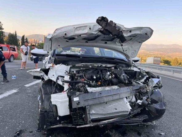 Tıra arkadan çarpan otomobildeki Rus kadın hayatını kaybetti