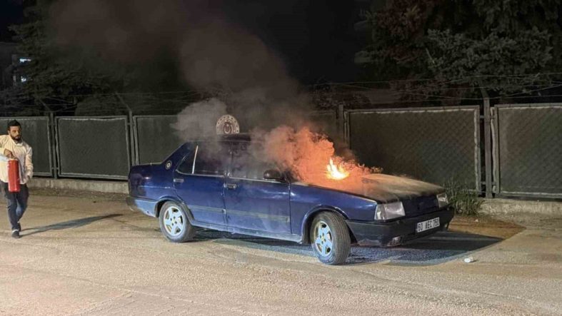 Tokat’ta park halindeki otomobilde yangın çıktı