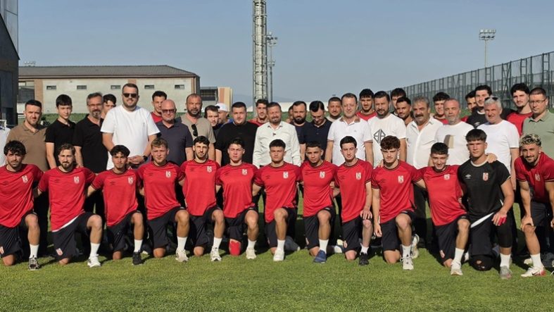 AK Parti Balıkesir İl Başkanı Mehmet Aydemir’den Balıkesirspor’a Destek Ziyareti (1)