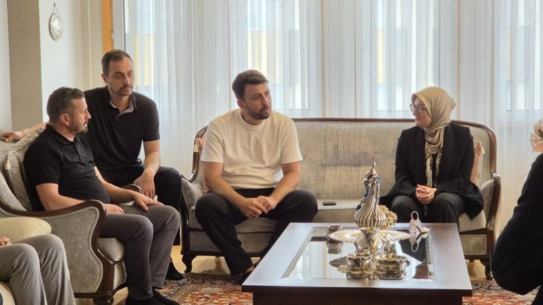AK Parti'den Öztaylan Ailesine Taziye Ziyareti