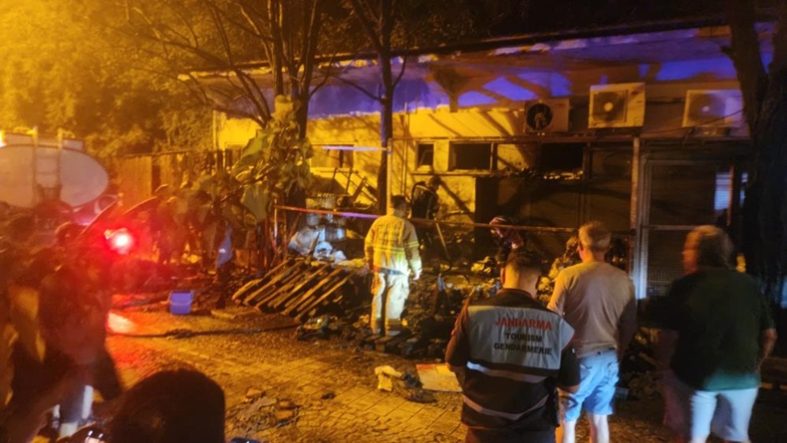 Avşa Adası'nda depoda çıkan yangın söndürüldü