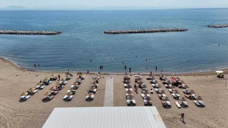 Ayvalık’ta Yeni Kum Adası Plajı hizmete açıldı