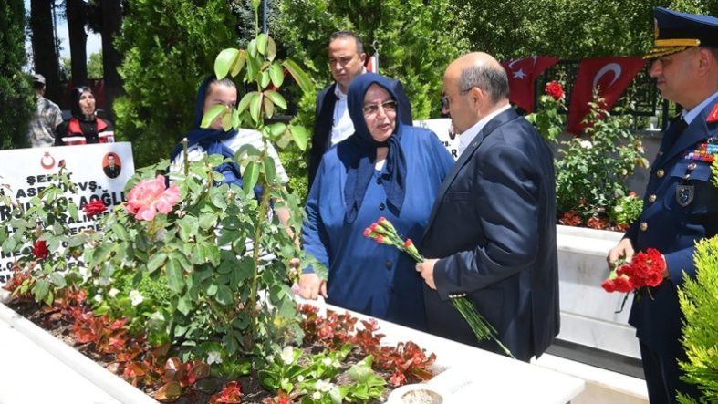 Balıkesir Şehitliği'nde 15 Temmuz Anması (2)