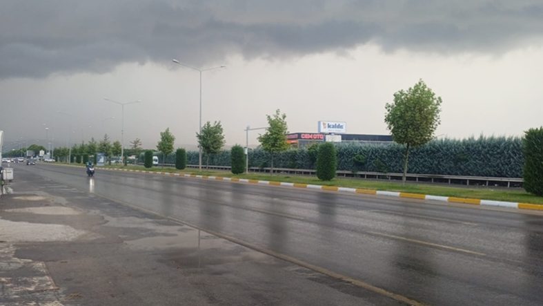 Balıkesir'de Beklenen Yağmur Başladı!
