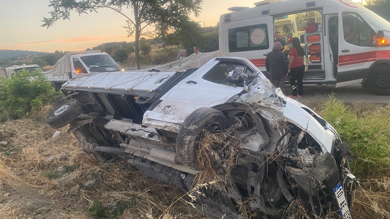 Balıkesir’de Sabah Saatlerinde Trafik Kazası: Otomobil Şarampole Yuvarlandı