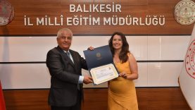 Balıkesir'de Sanata Katkı Sunan Öğretmenlere Başarı Belgesi (1)