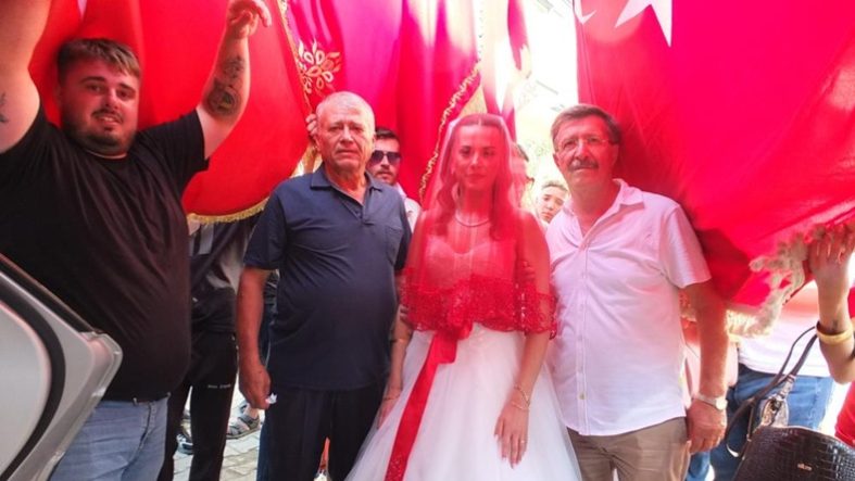 Balıkesir'de asırlık düğün geleneği devam ediyor
