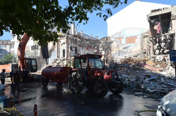 Balıkesir'in Hafızasında Yer Eden Emek Sineması Tarihe Karışıyor!