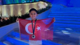 Balıkesirli Minik Deha Dünyaya Adını Duyurdu! (1)
