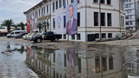 Bandırma'da sağanak sonrası cadde ve sokaklarda su birikintileri oluştu