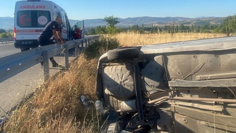 Bigadiç'te araç şarampole uçtu; 2 yaralı