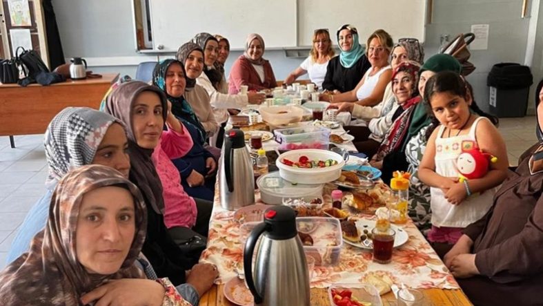 Burhaniyeli kadınların okuma yazma sevinci