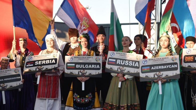 Dünya Dansları Balıkesir Sahnesinde (1)