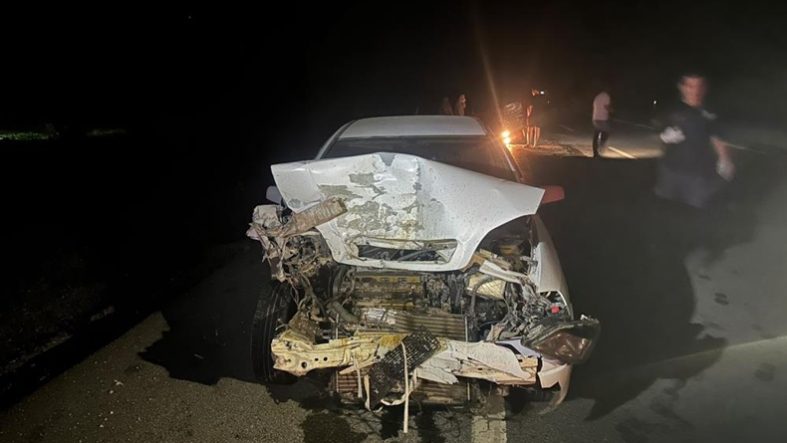 Dursunbey'de traktör ile otomobil kaza yaptı 1 yaralı