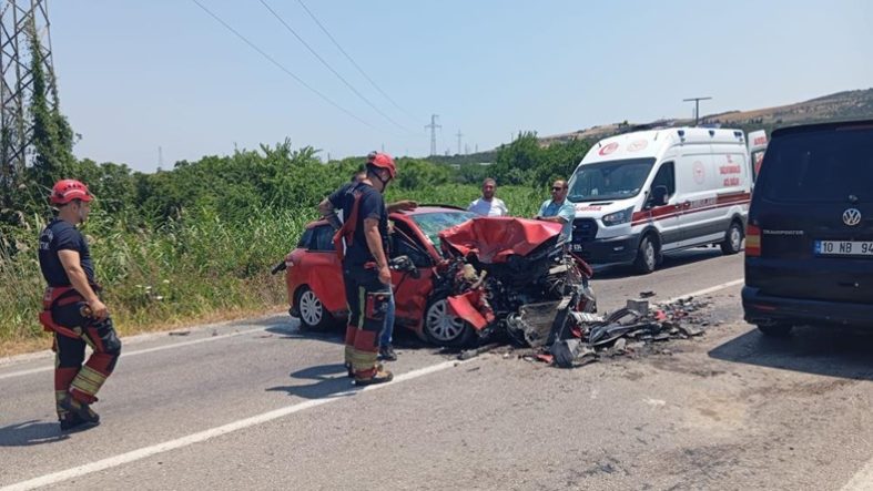 Erdek'te zincirleme kaza 1 ölü, 2 yaralı (1)