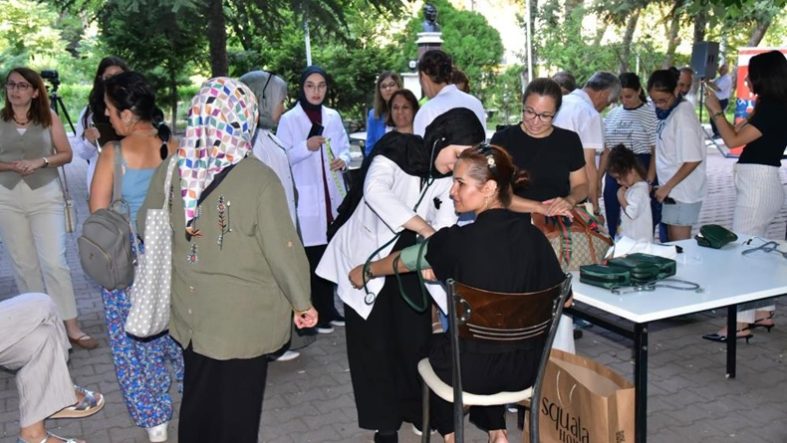 Hayata Dokunanlar Topluluğundan Sağlık taraması ve İlk yardım eğitimi