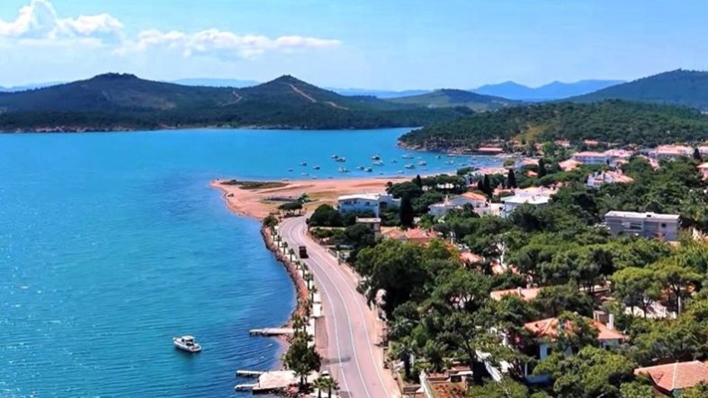 Körfez mi Ayvalık mı Tatilciler Neden İkiye Bölünüyor
