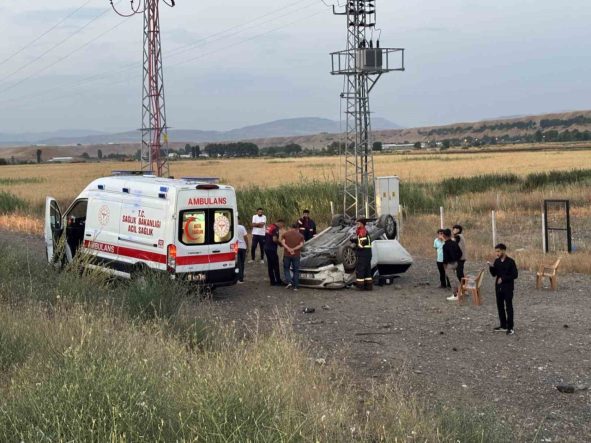 Bingöl’de otomobil takla attı: 3 yaralı