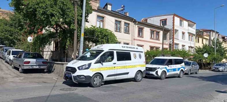 Göğsünden bıçaklanan genç yaralandı