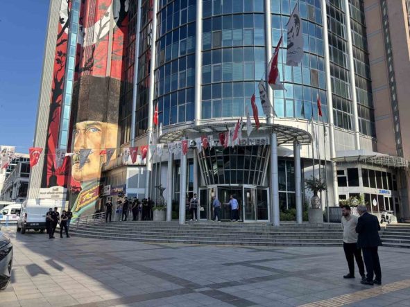İzmit Belediye Başkanı Hürriyet ve eşi gözaltına alındı