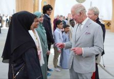 Kral III. Charles, Cambridge’de Avrupa’nın ilk ekolojik tasarımlı camisini ziyaret etti
