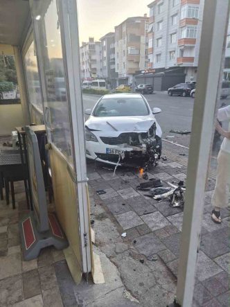 Lüleburgaz’da otomobiller çarpıştı: Bir sürücü hastaneye kaldırıldı