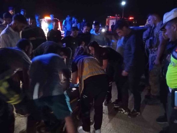 Mardin’de devrilen hafif ticari aracın sürücüsü ağır yaralandı