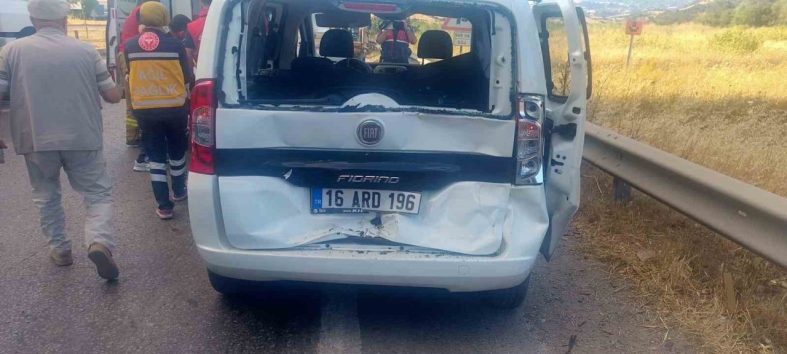 Susurluk’ta tır ile aracın çarpıştığı kazada 1 kişi yaralandı