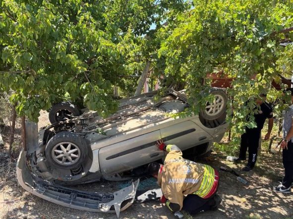 Takla atarak bahçeye uçan otomobilin sürücüsü yaralandı