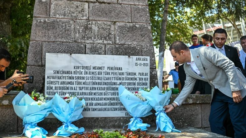66. Geleneksel Kurtdereli Mehmet Pehlivan Yağlı Güreşleri coşkuyla başladı (1)