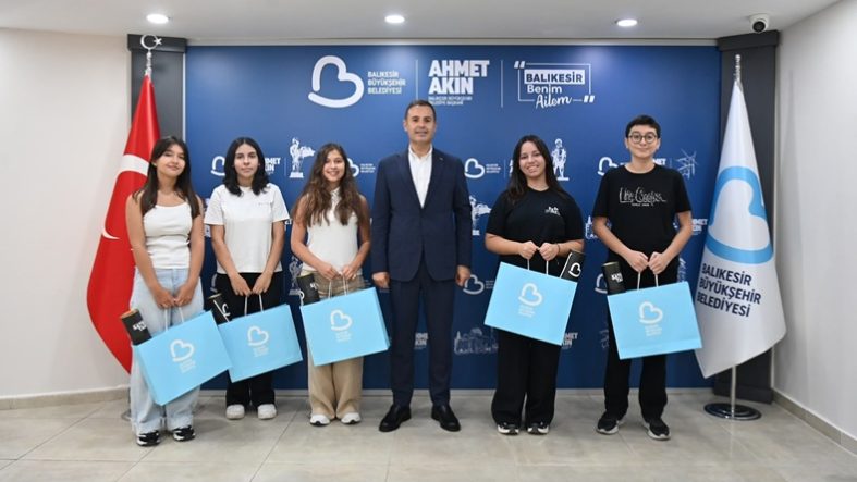 Akın, LGS birincilerini makamında ağırladı