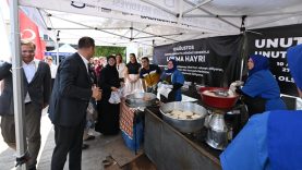 Akın, depremin yıl dönümünde Sındırgı’yı Unutmadı