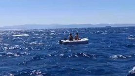 AYVALIK AÇIKLARINDA SÜRÜKLENEN 2 KİŞİ SAHİL GÜVENLİK TARAFINDAN KURTARILDI