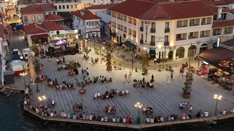 Ayvalık, tarihi Gümrük Meydanı’na kavuştu